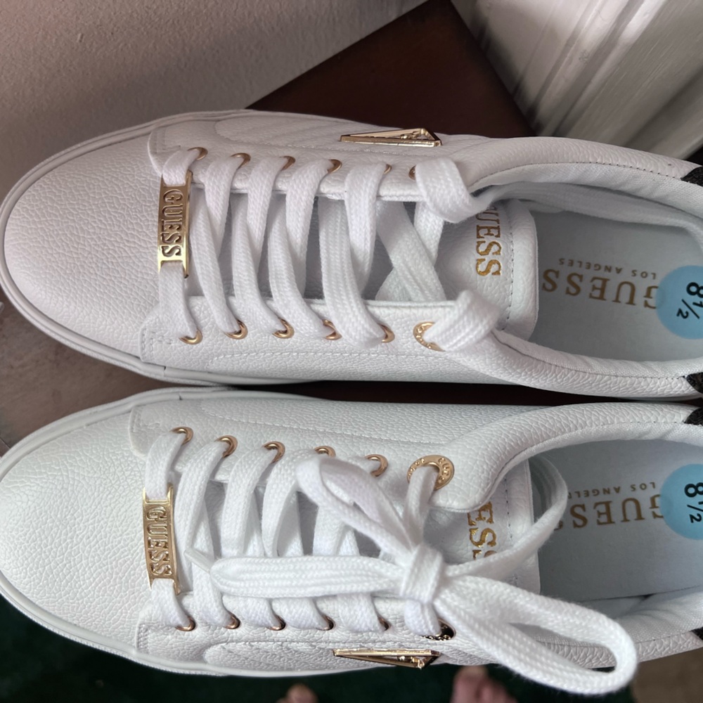 Guess white sneakers NWOT size 8.55